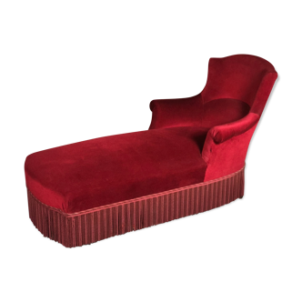 Meridian / Napoleon III era sofa in red velvet