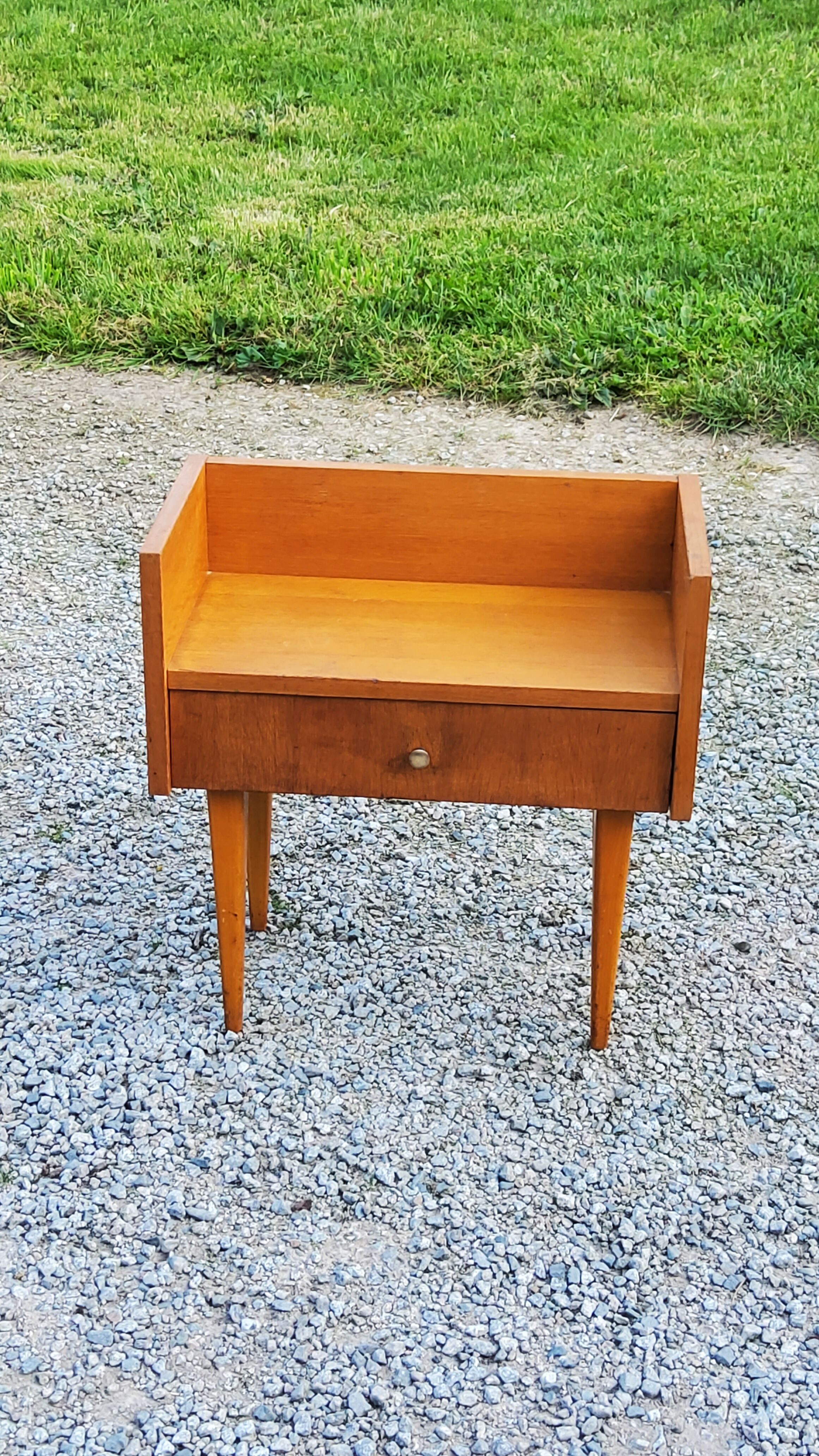 Vintage bedside table of the 50s in blond oak bobbin feet