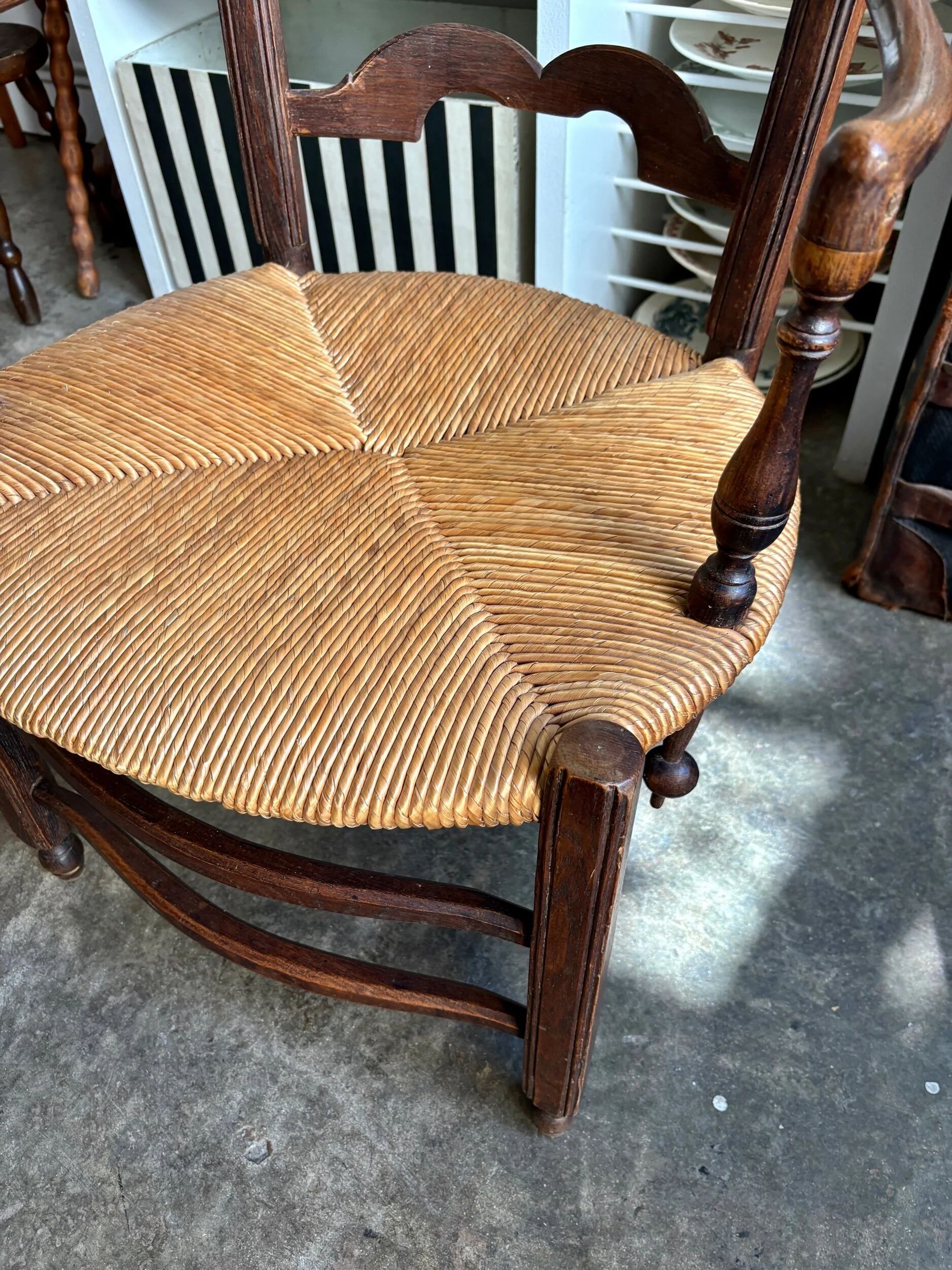 Nanny chair in dark wood and straw