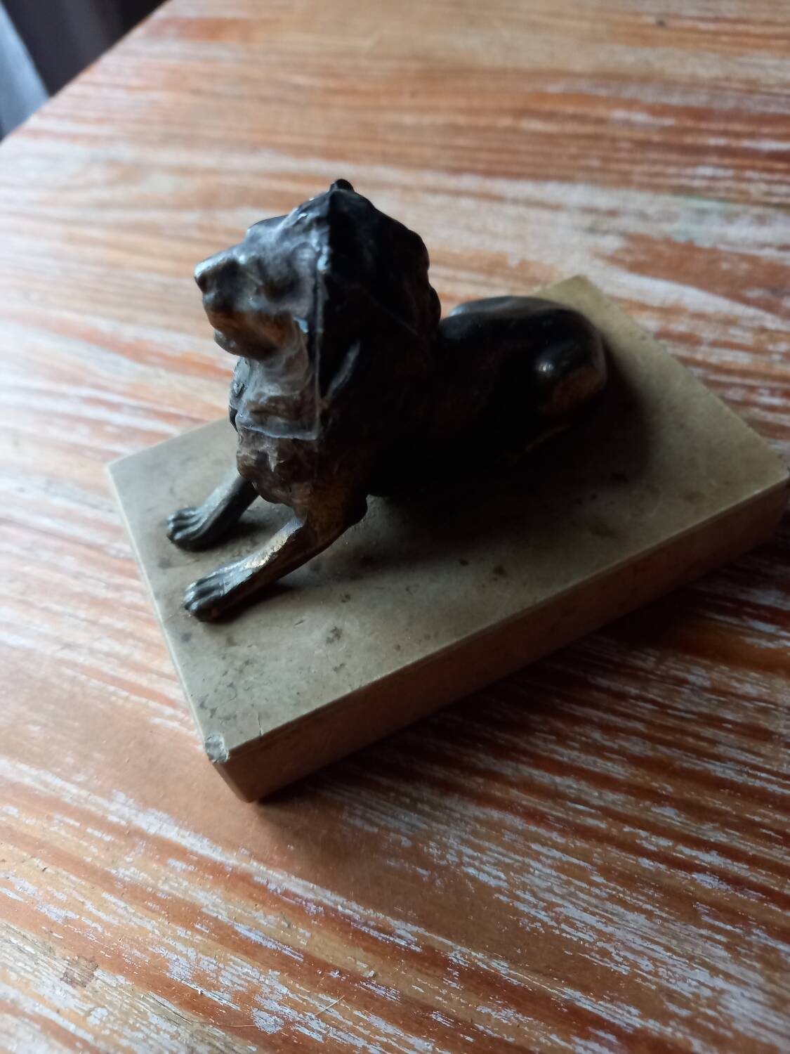 Sculpture de lion