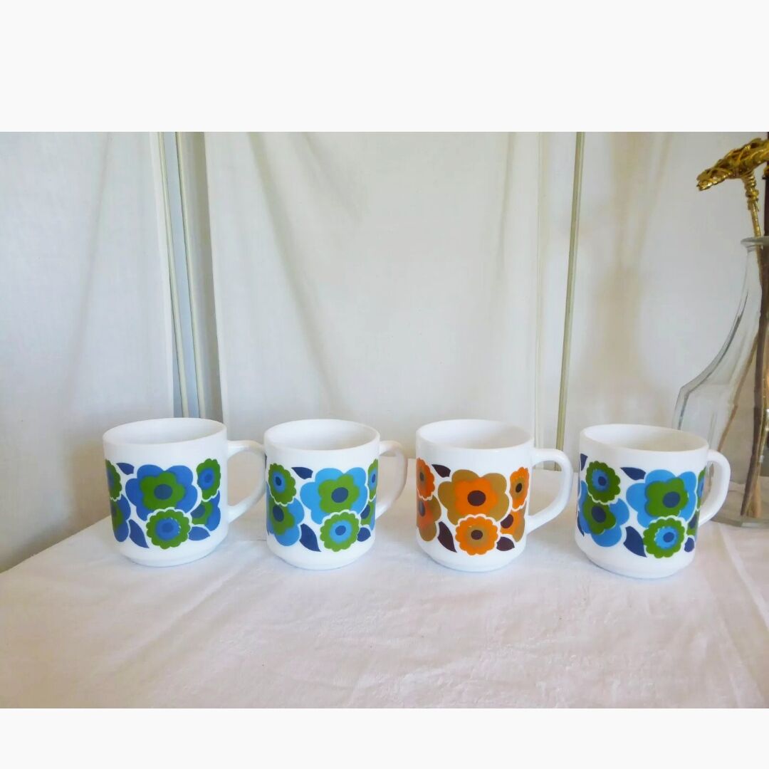 4 vintage Mugs Arcopal lotus