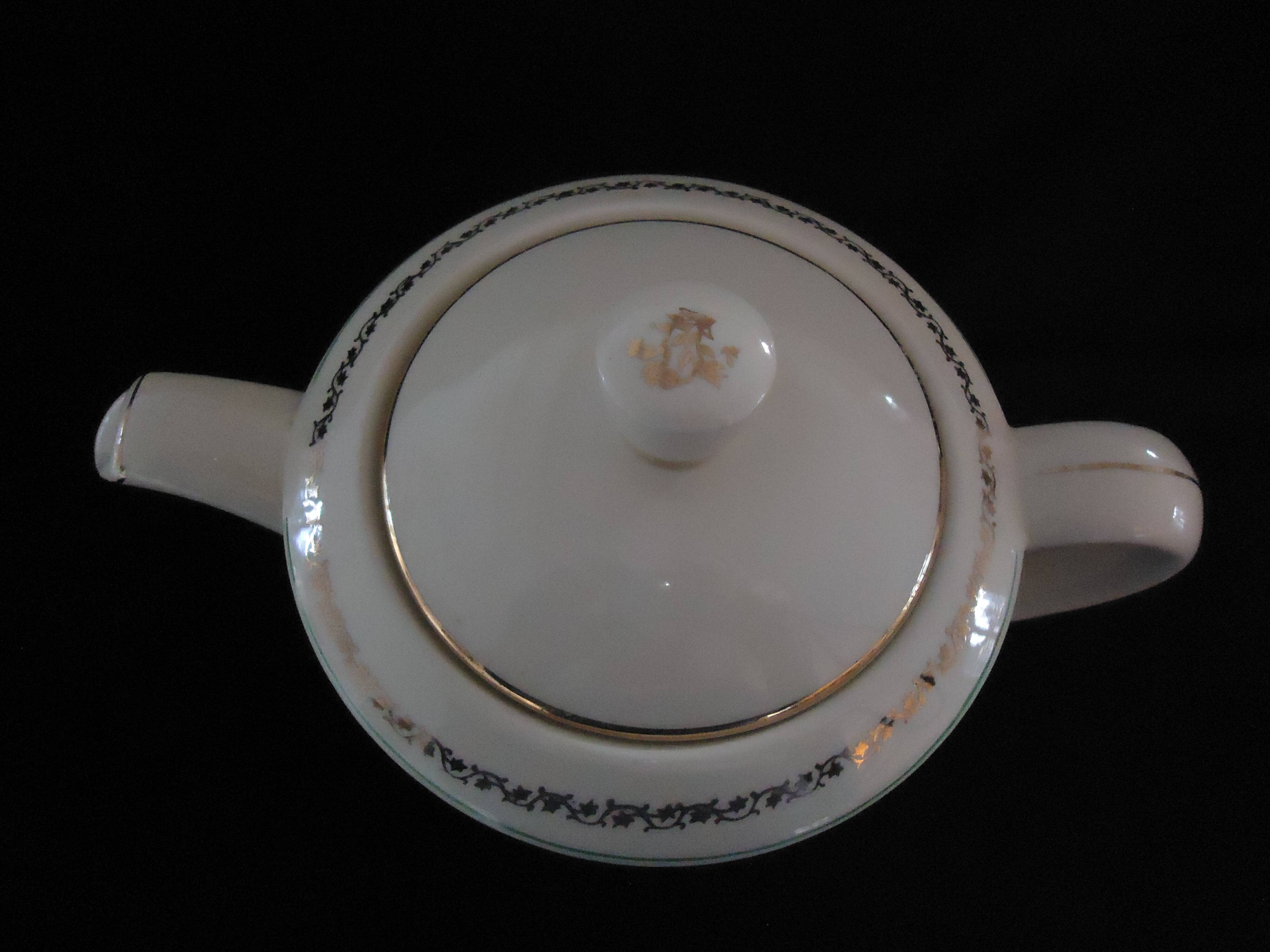 Antique pouring coffee pot in Gien earthenware, Valence model, A040