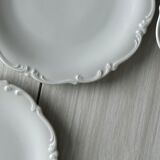7 assiettes anciennes en porcelaine blanche