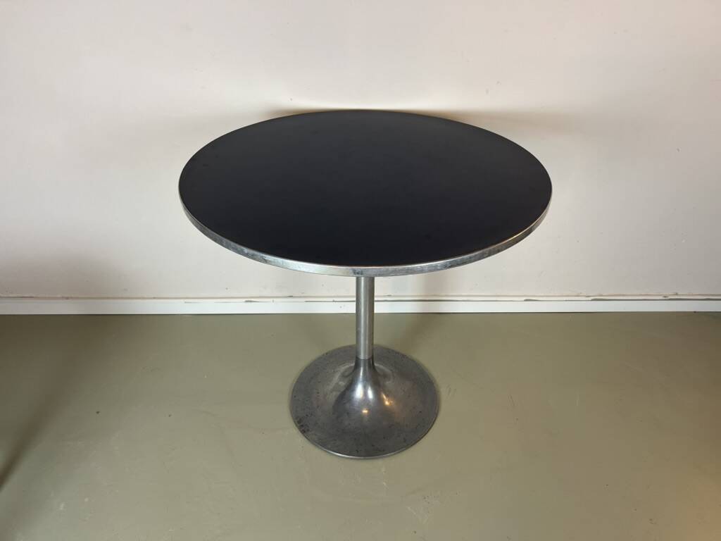 Vintage round tulip dining table in dark blue metal from the 1970s, 80cm.