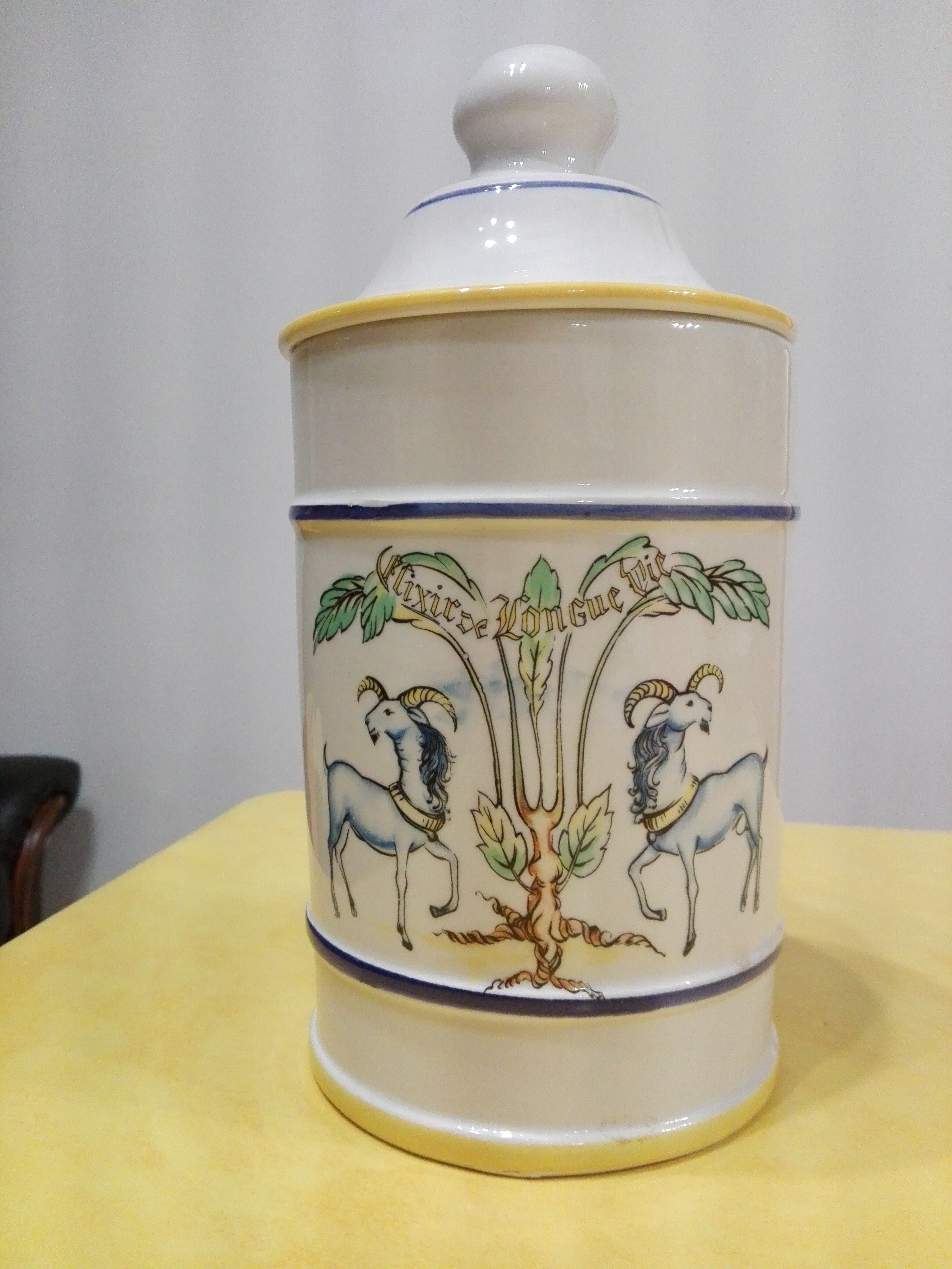 Pharmacy jar 'Elixir of long life'