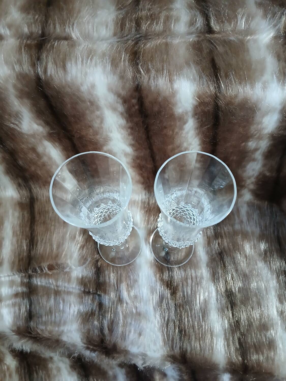 2 crystal champagne flutes