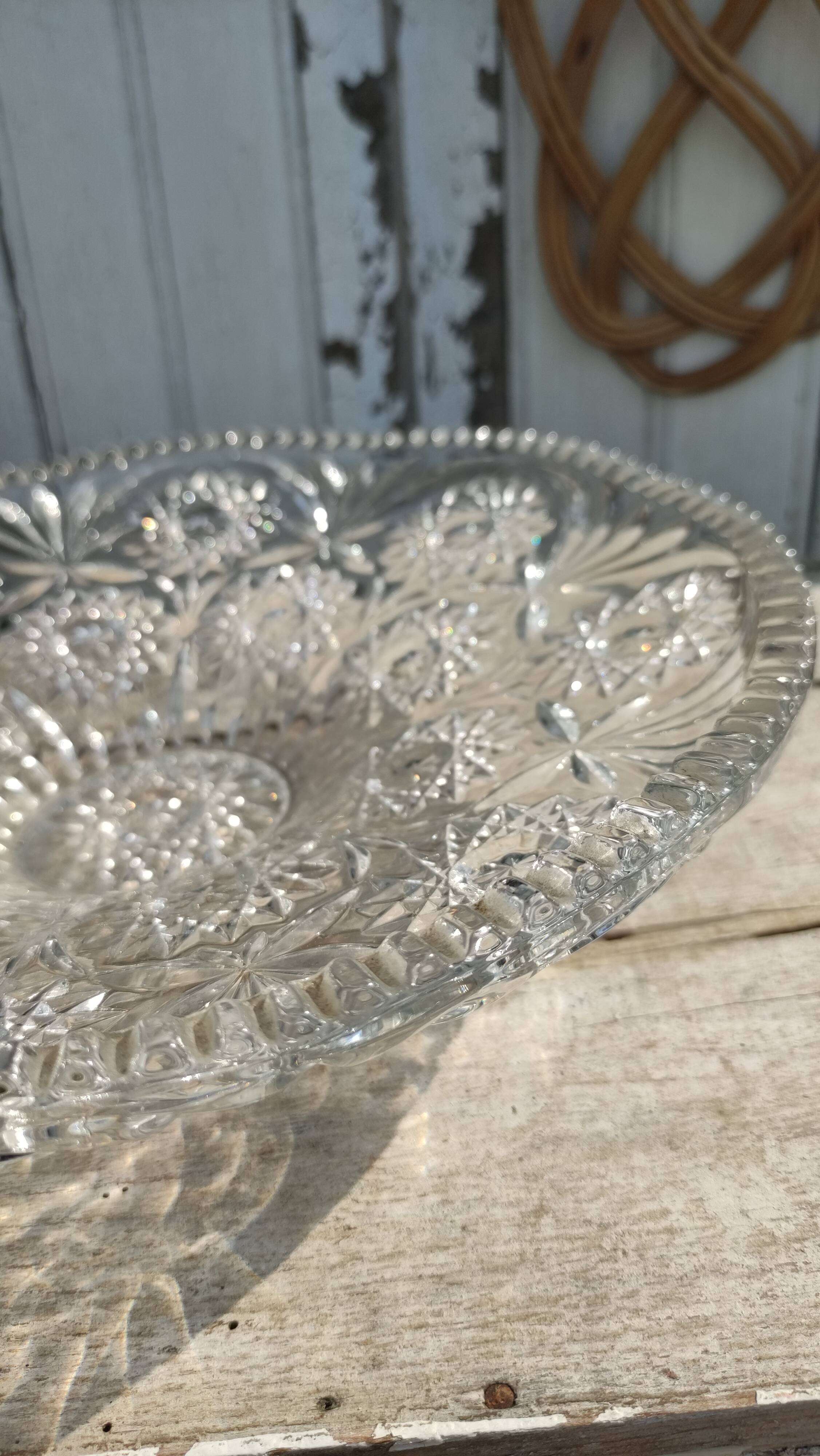 Presentation dish in cut crystal