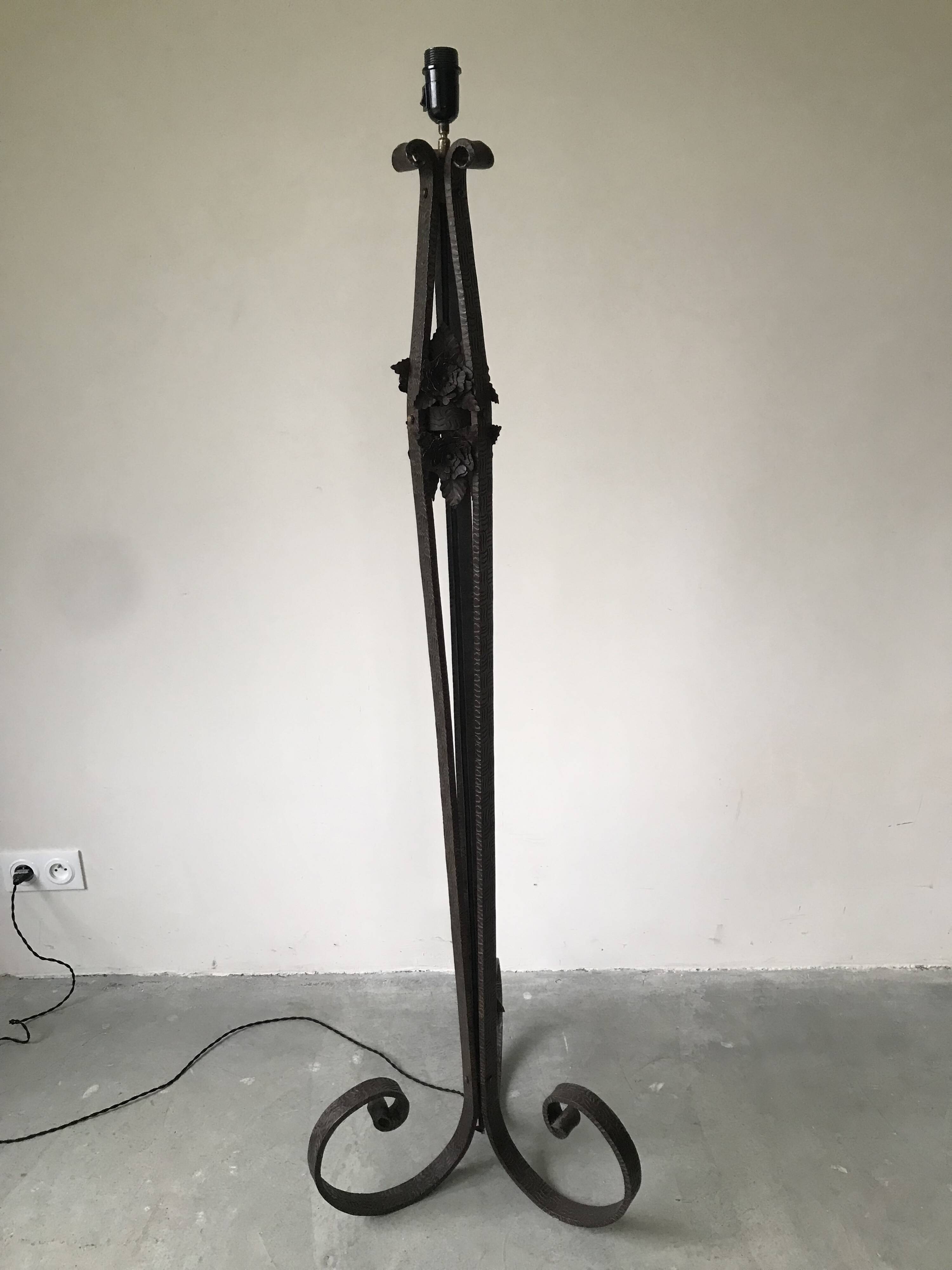 Art deco wrought iron floor lamp decorated with flowers, circa 1930.