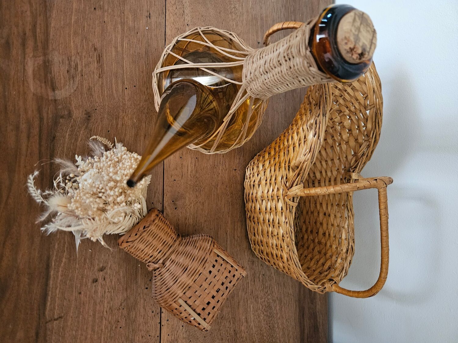 Catalan bottle in amber glass and wicker
