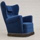 Années 1960, fauteuil relax danois à dossier haut, état d'origine, meuble en velours bleu.