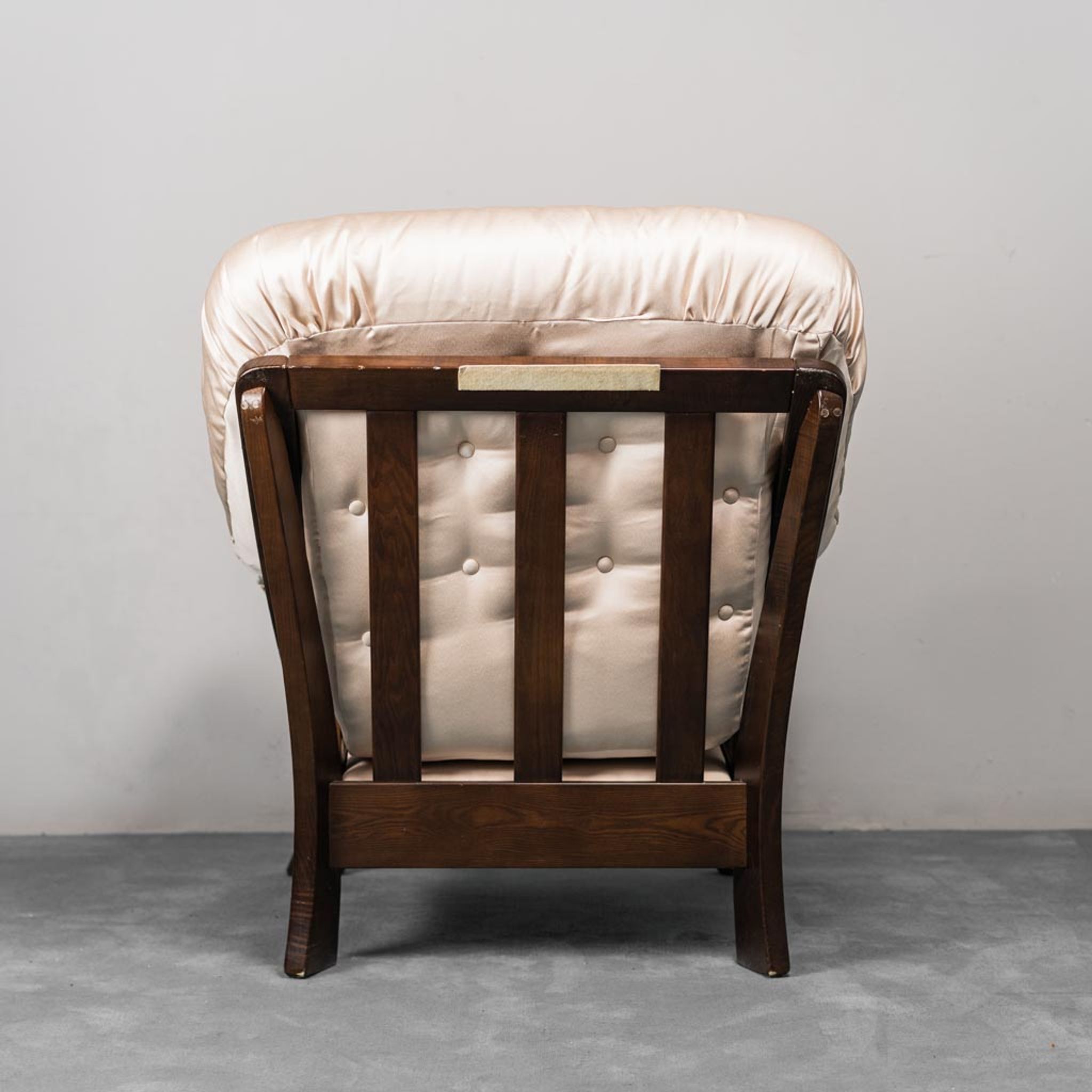 Fauteuil en tissu beige 70s vintage moderne