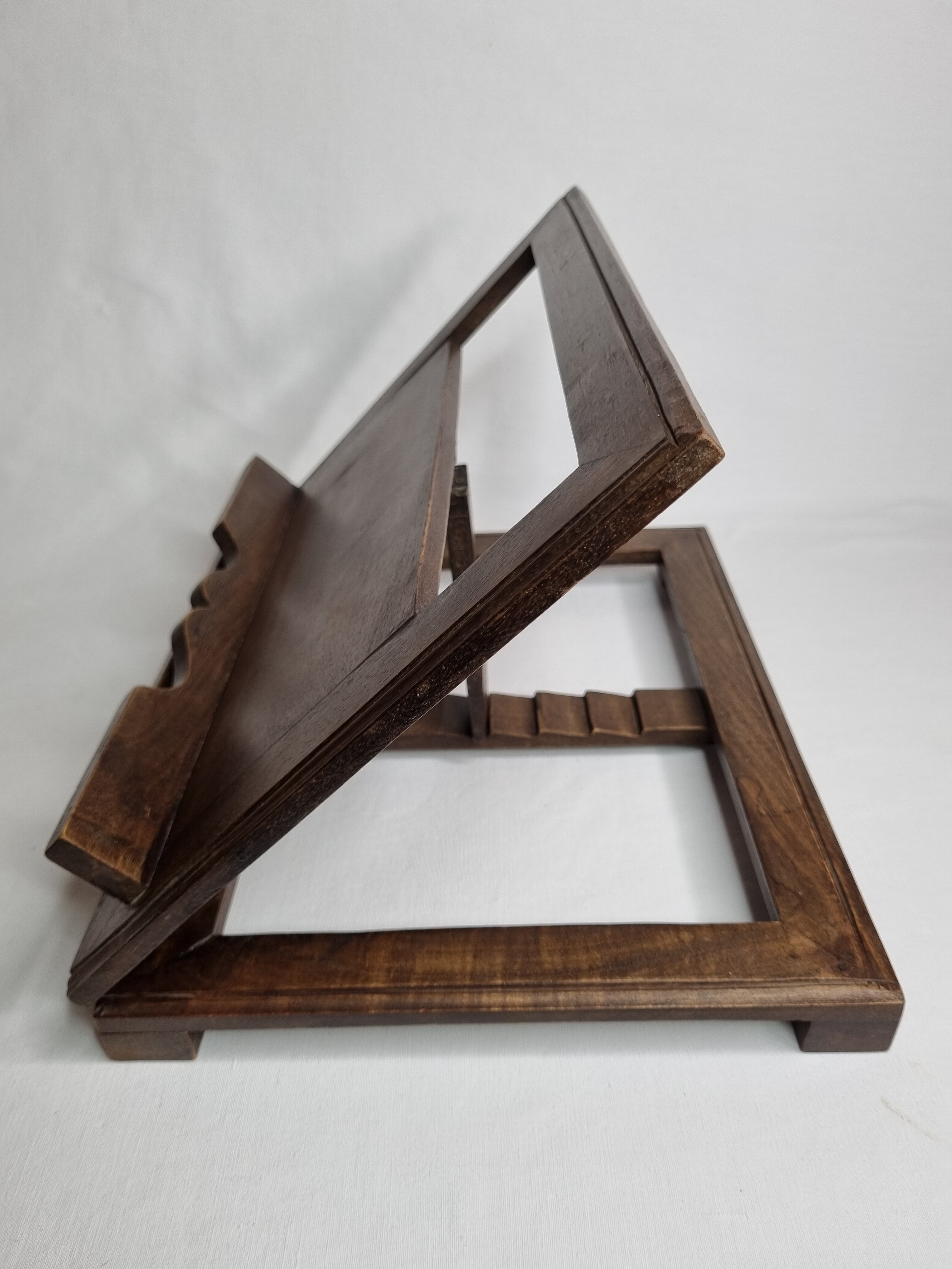 Solid wood reading desk, adjustable