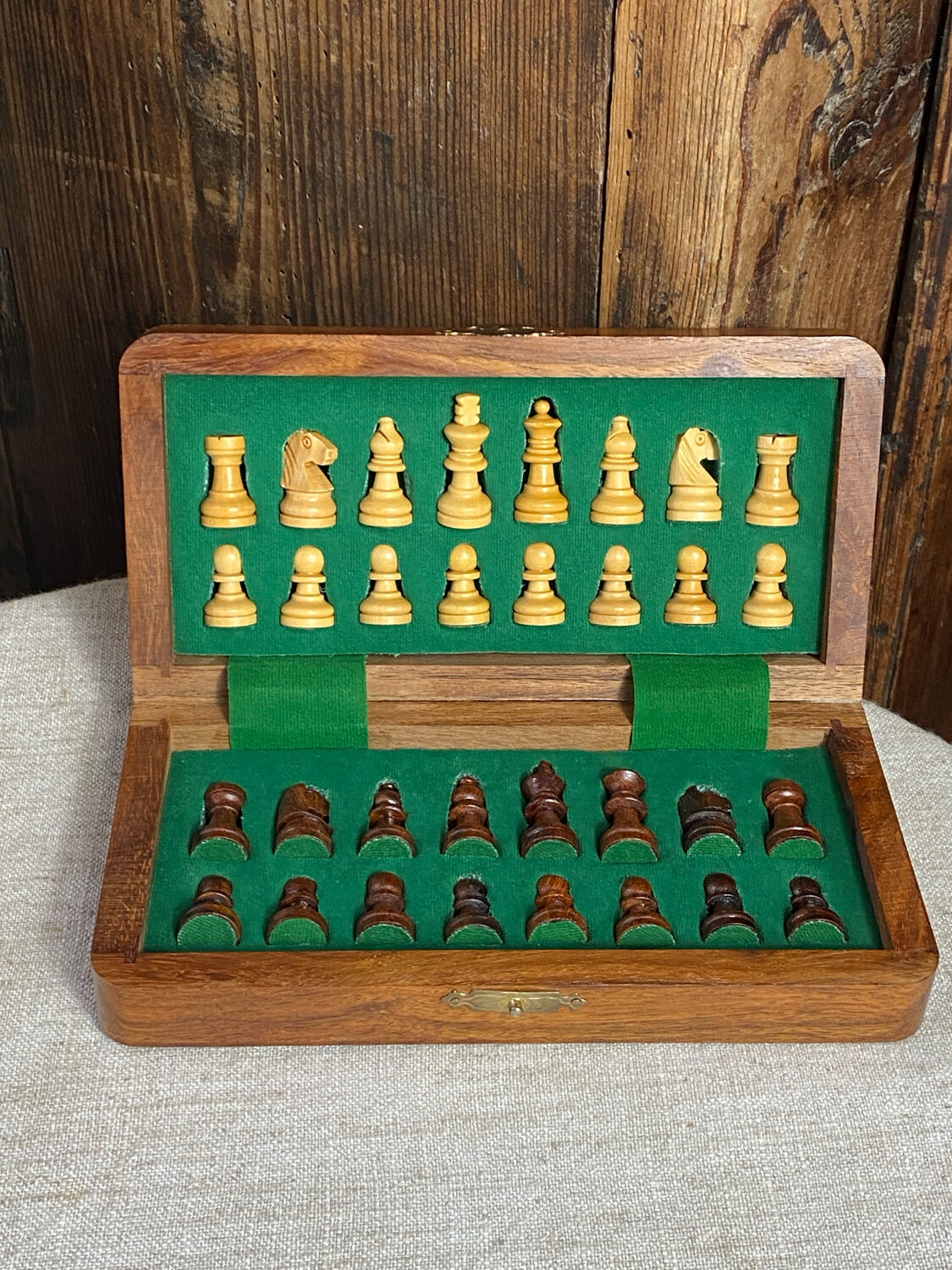 Travel chess set, in marquetry, magnetic pieces