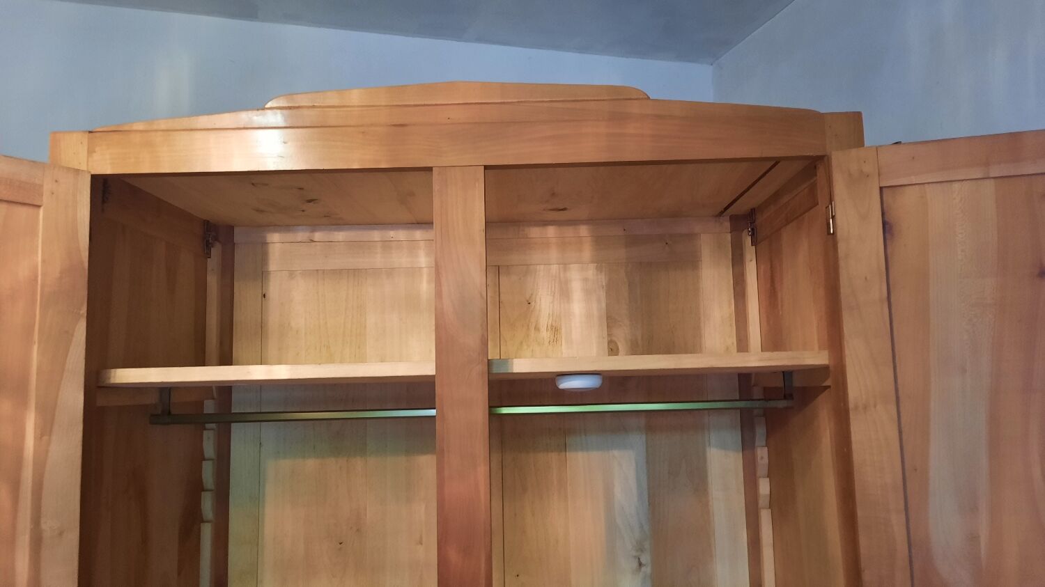 Armoire parisienne