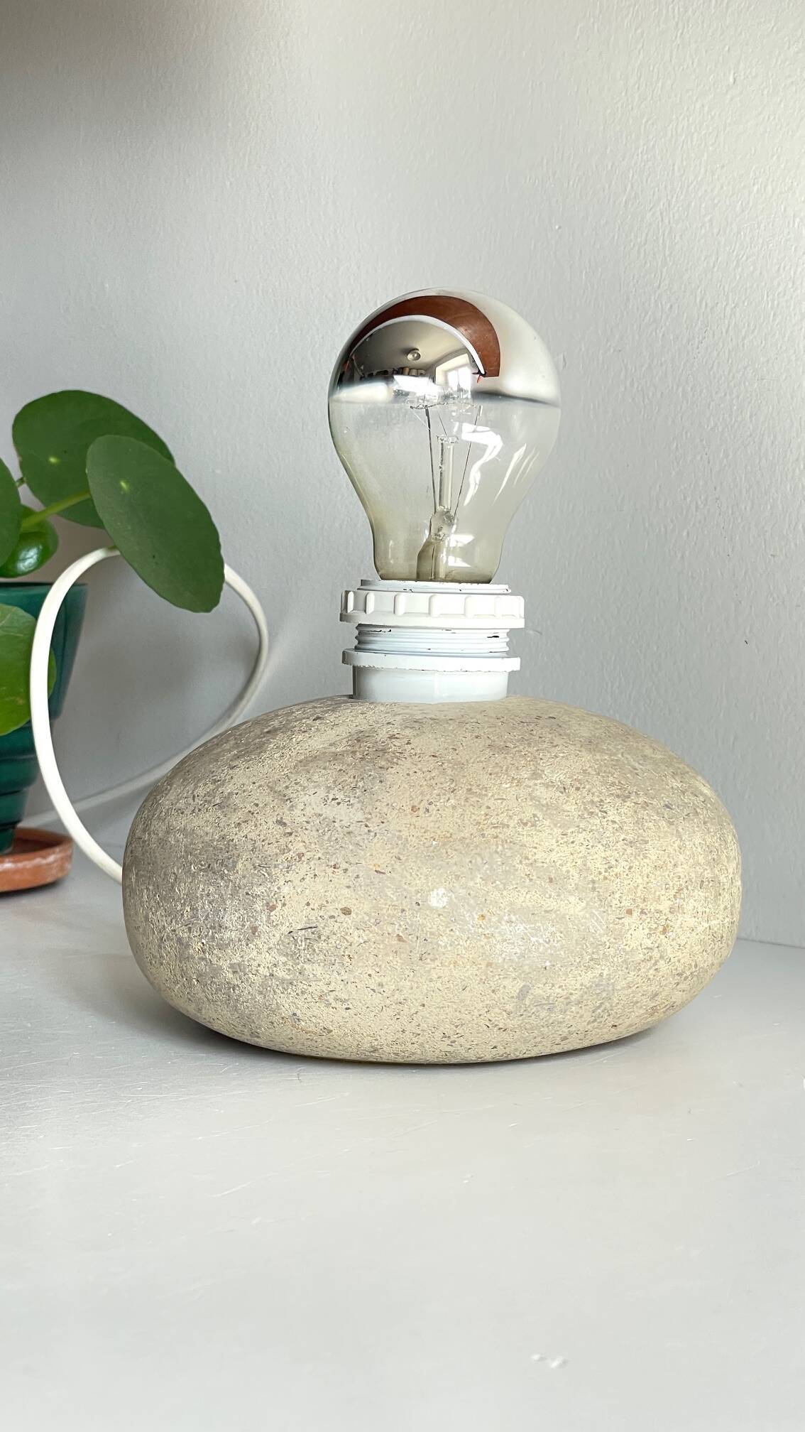 Vintage natural stone pebble lamp