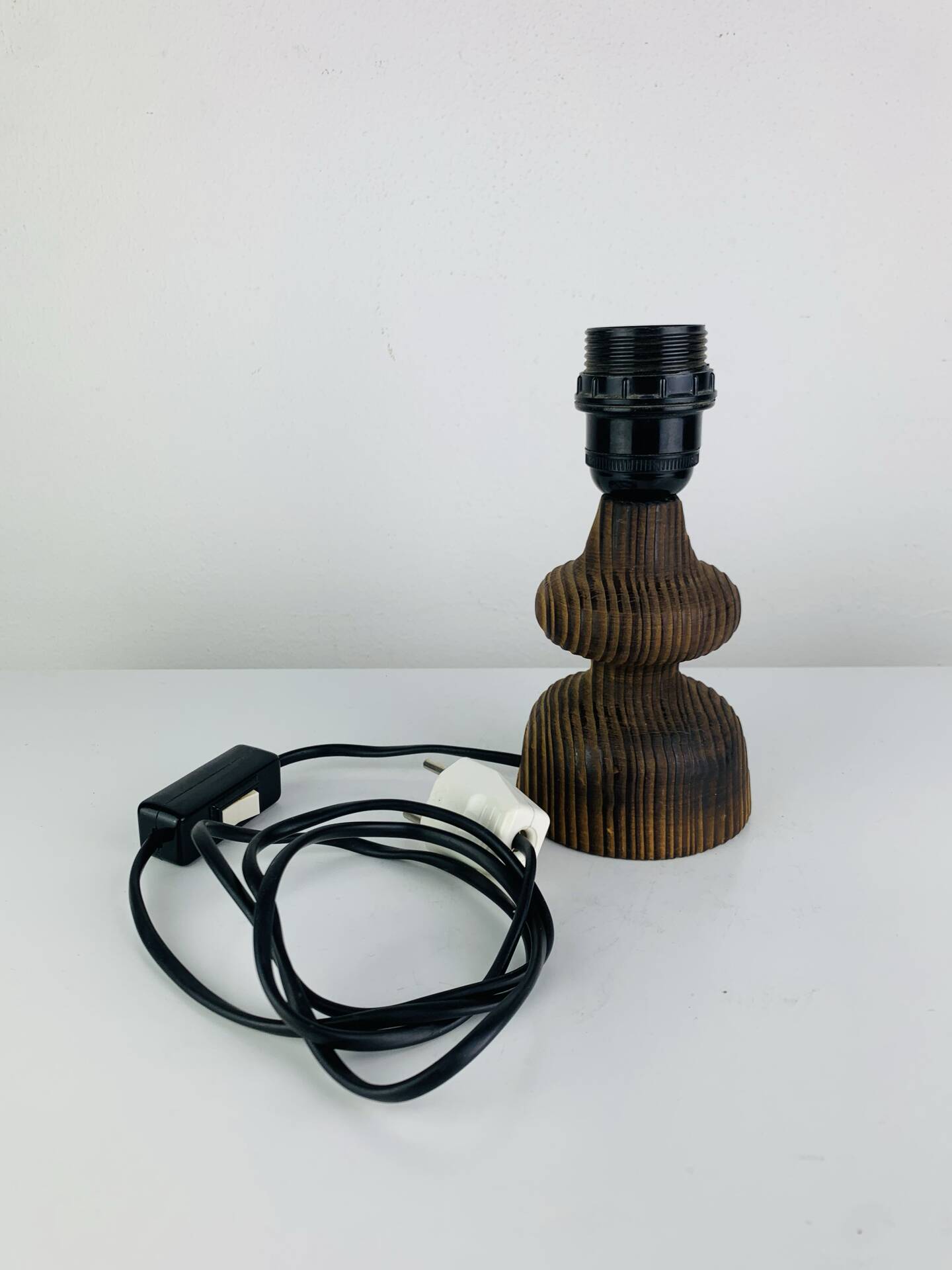Temde Leuchten brutalist lamp, wood and wool from the 1960s.