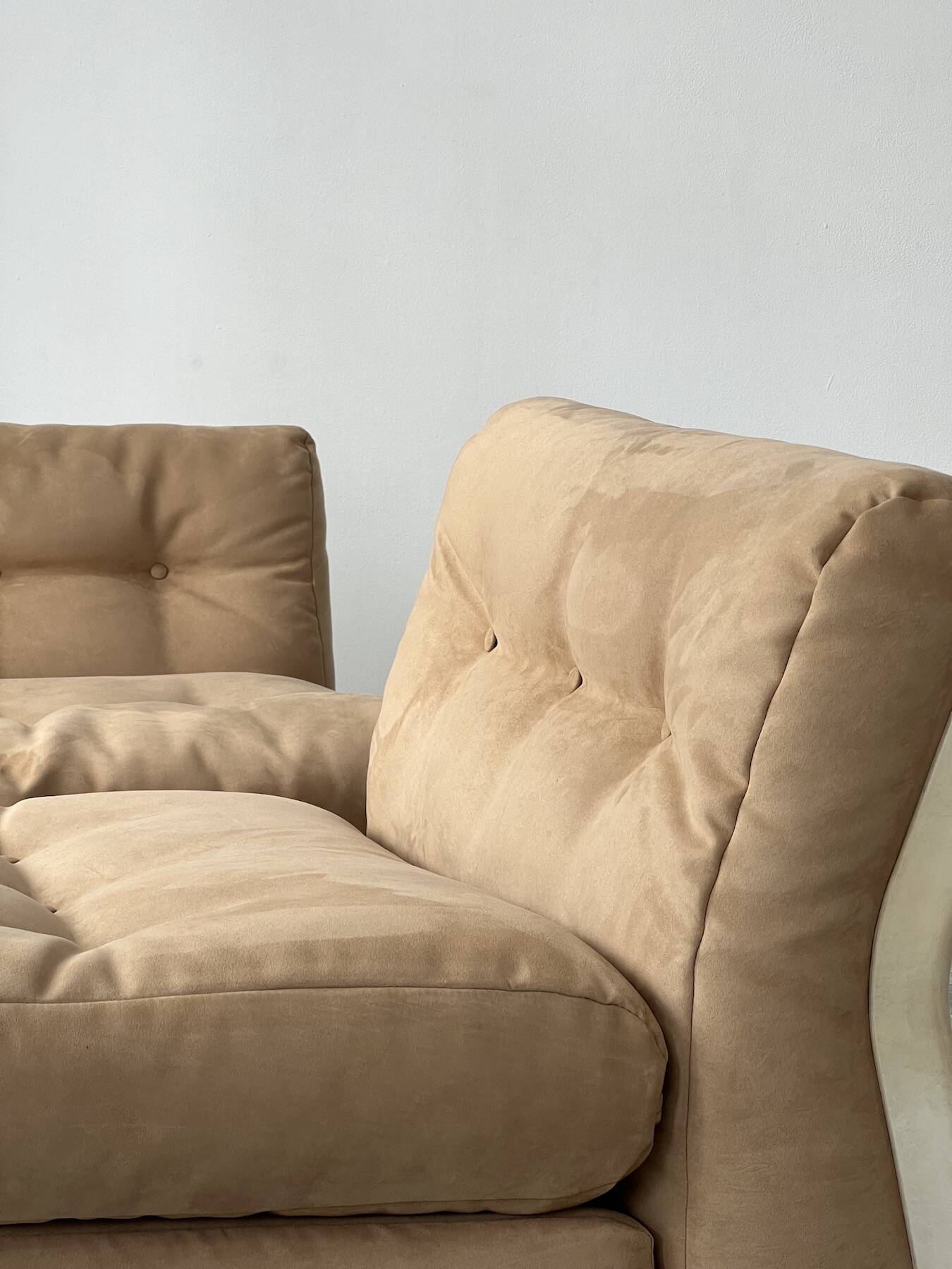 Pair of Amanta low chairs by Mario Bellini for C&B Italia, 1960s.