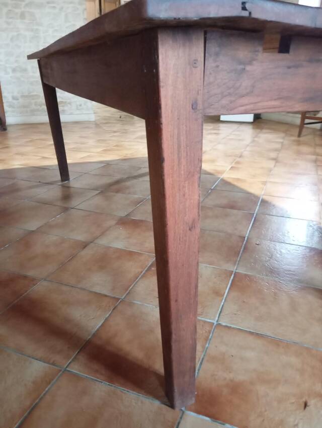 Table de ferme dite "de couvent" en bois fruitier (cerisier ou merisier)