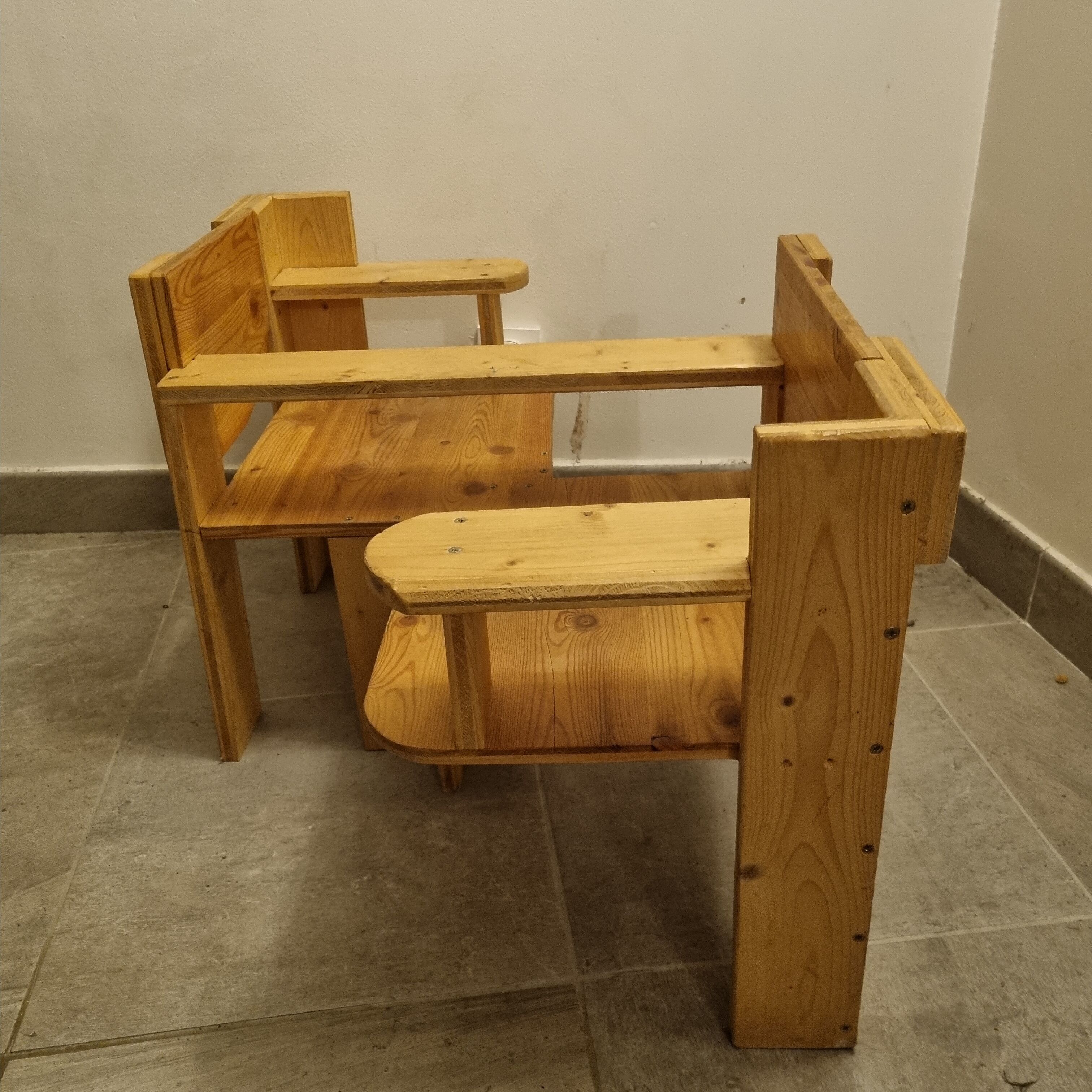 Confidant armchair for children