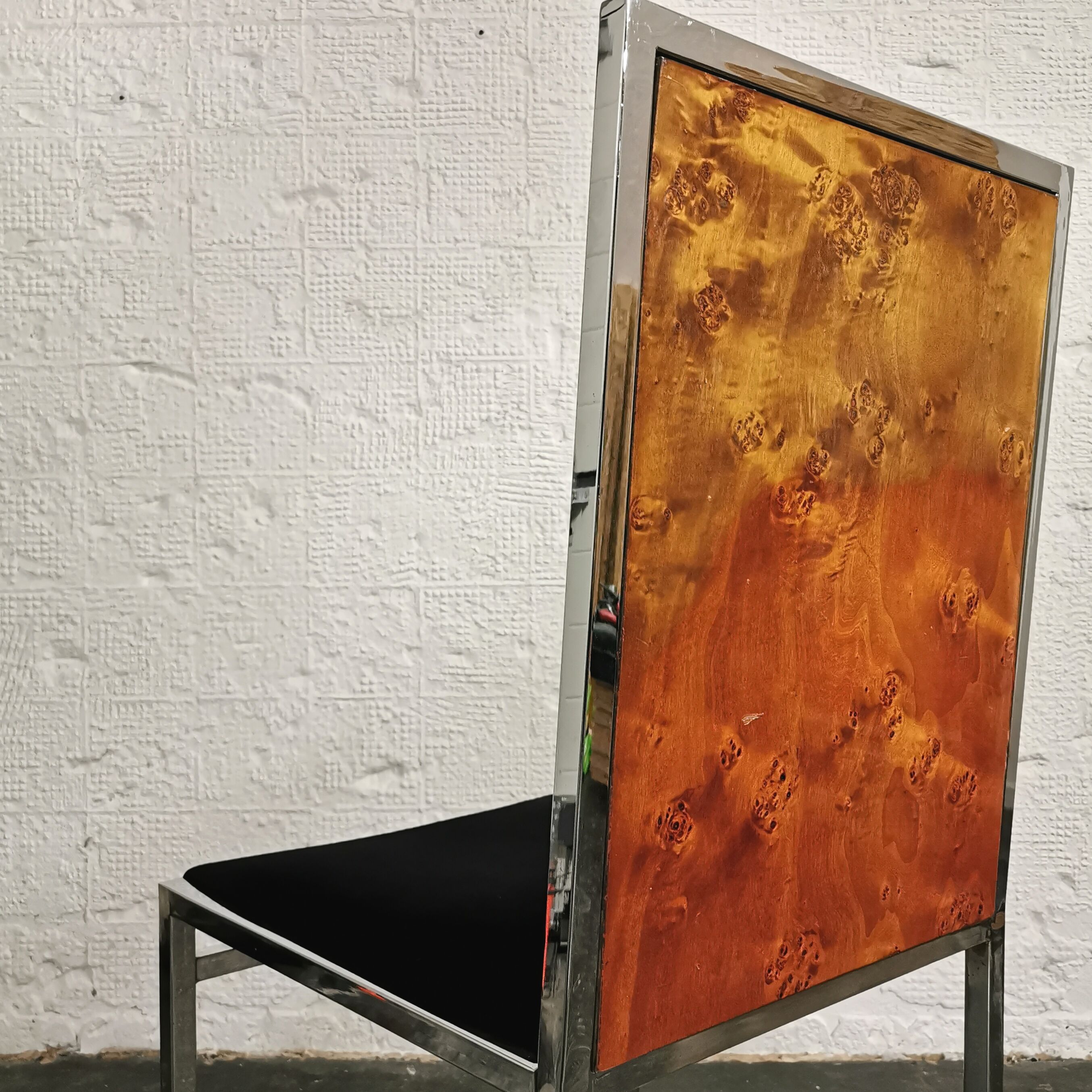 Chaise Italienne en chrome et loupe d'orme 1970