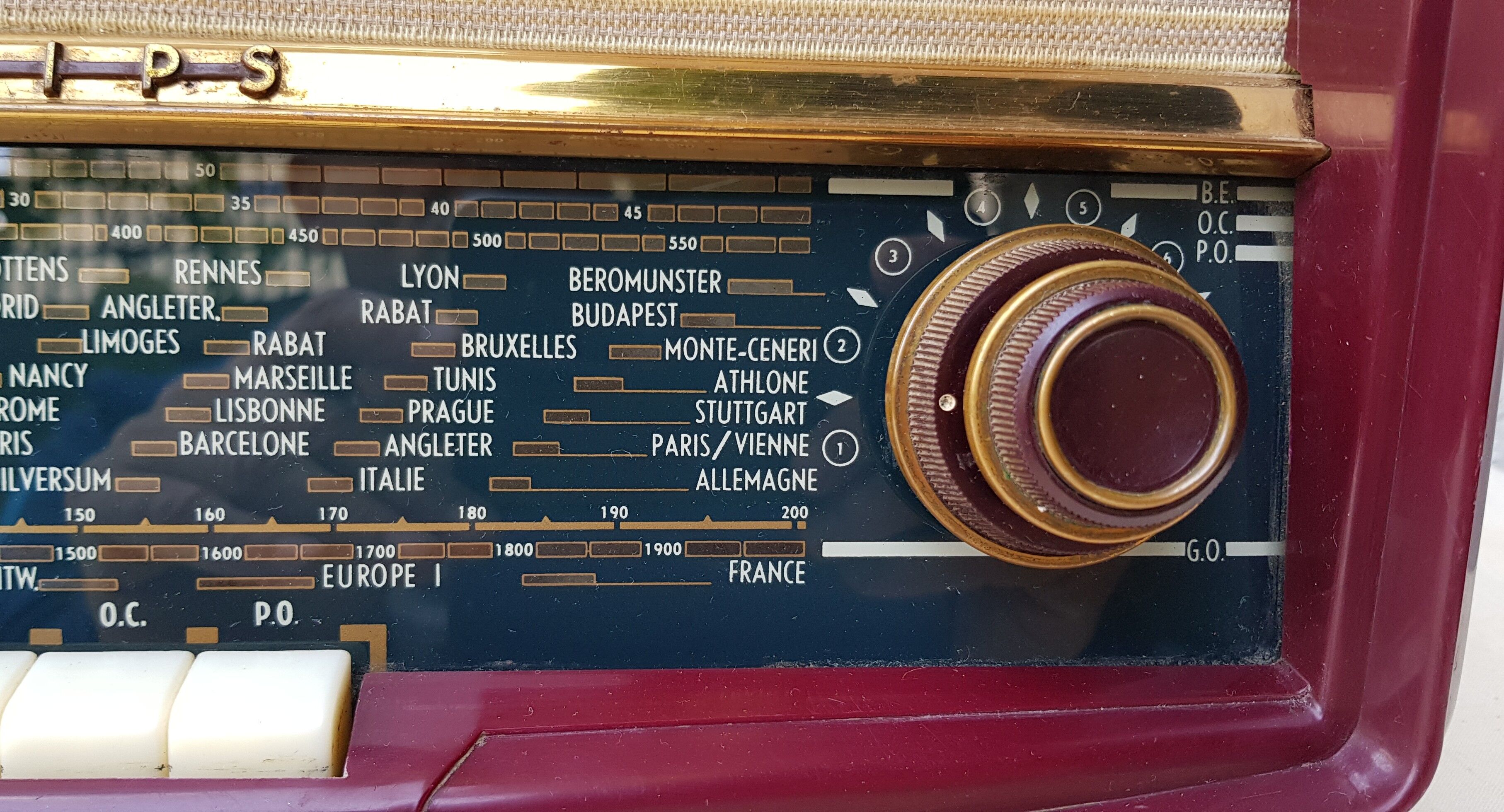 Red Bakelite TSF radio station