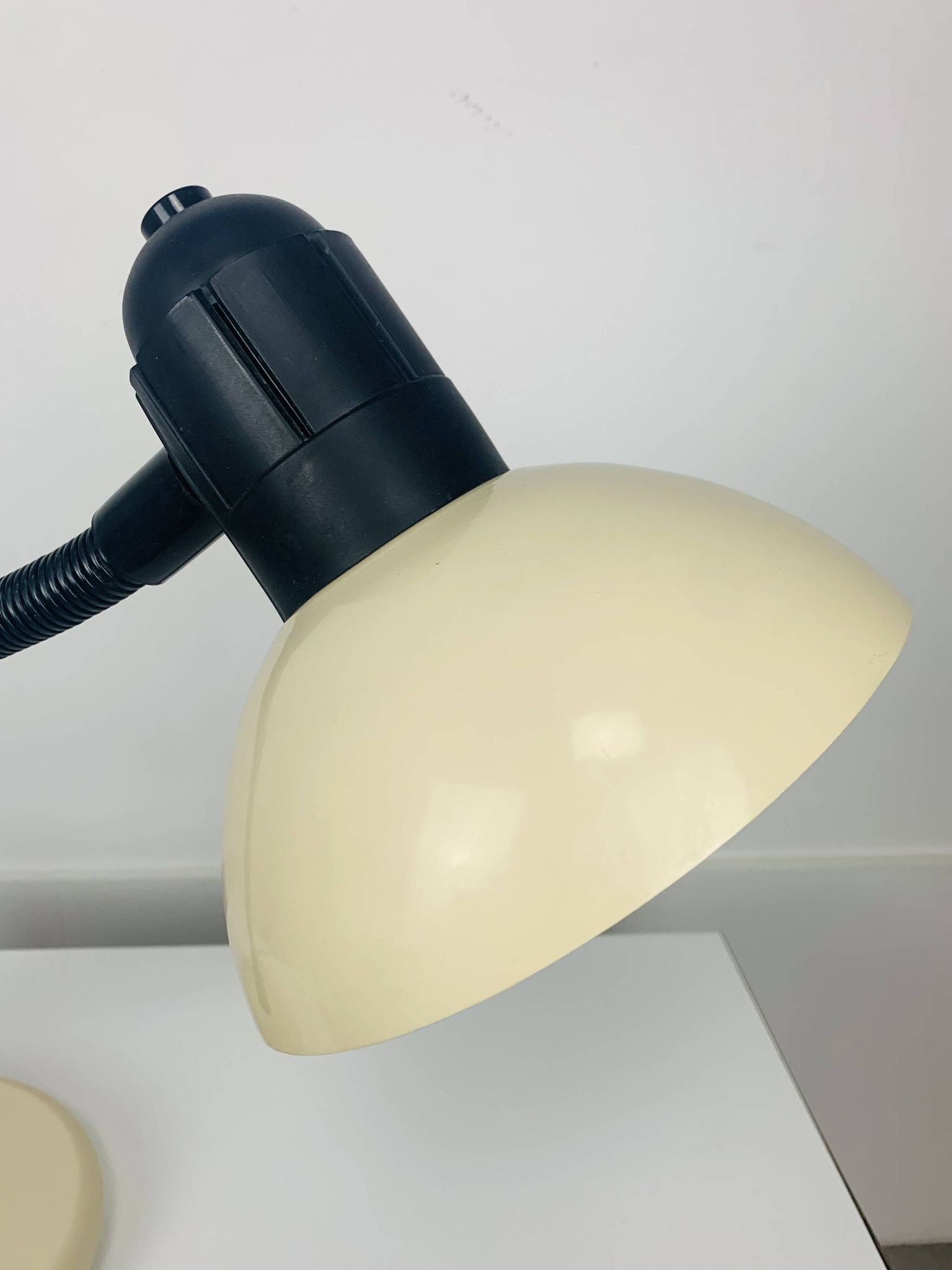 Lampe de bureau métal beige vintage