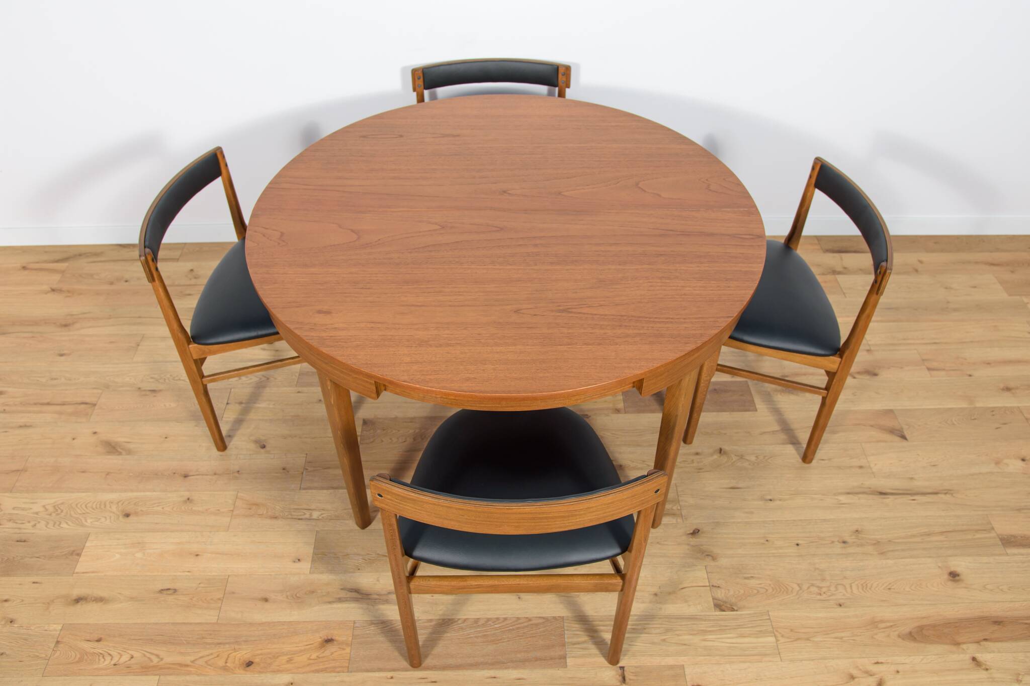 Mid century round extendable dining table and chairs from mcintosh, 1960s, set of 5