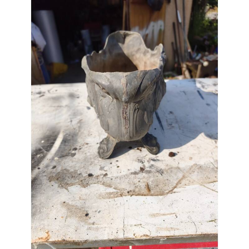 Aluminium planter from 1900 by the Charleville-Mézières establishments.