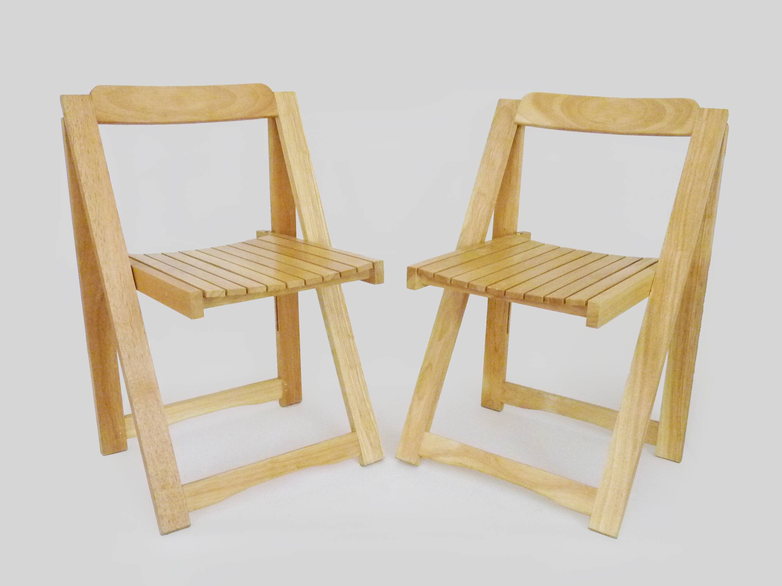 Set of 4 Vintage folding chairs in light wood