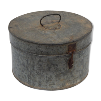 Boite ronde fer ancien