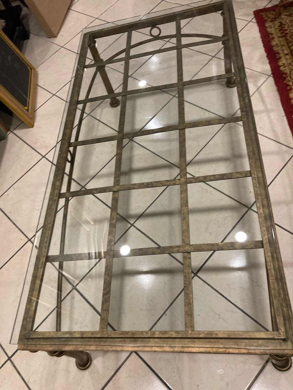 Table basse en fer et plateau en verre