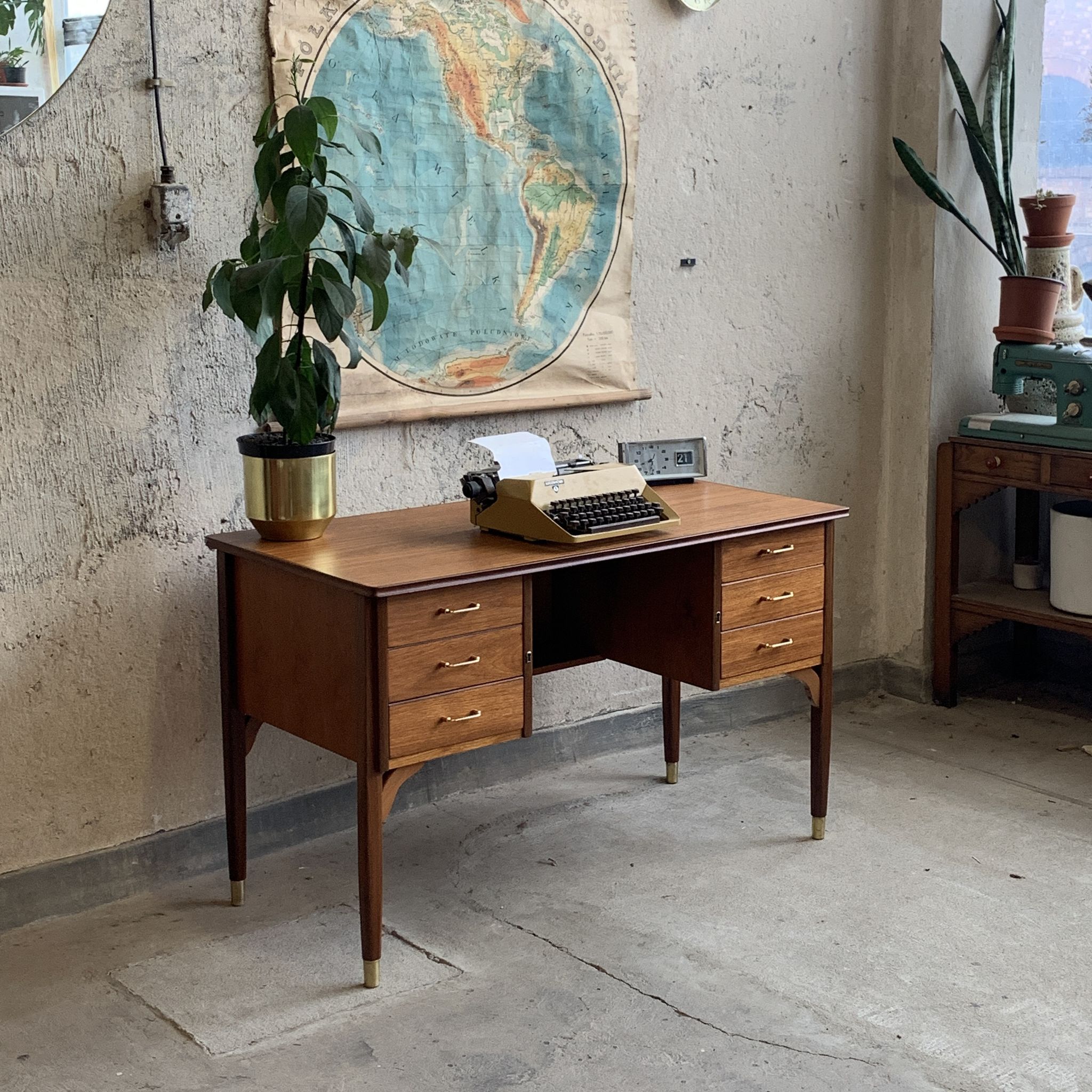 Bureau en teck sur pieds en palissandre, 60s Norvège, vintage