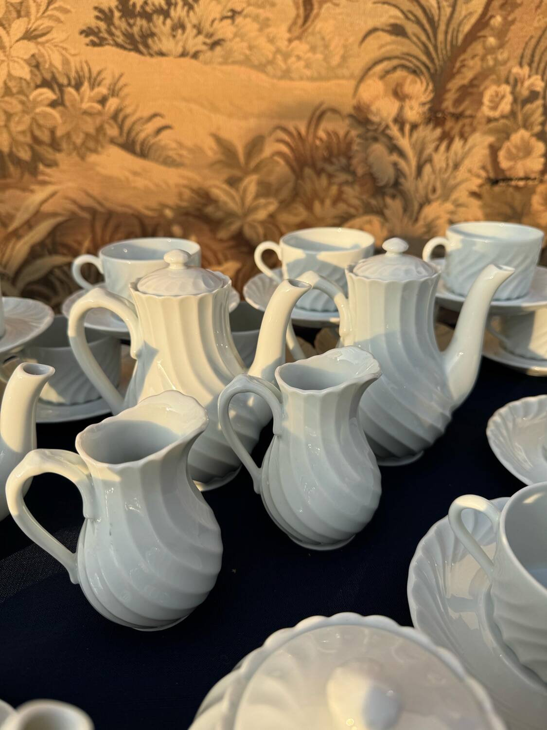 Tea and coffee dessert service (74 pieces)