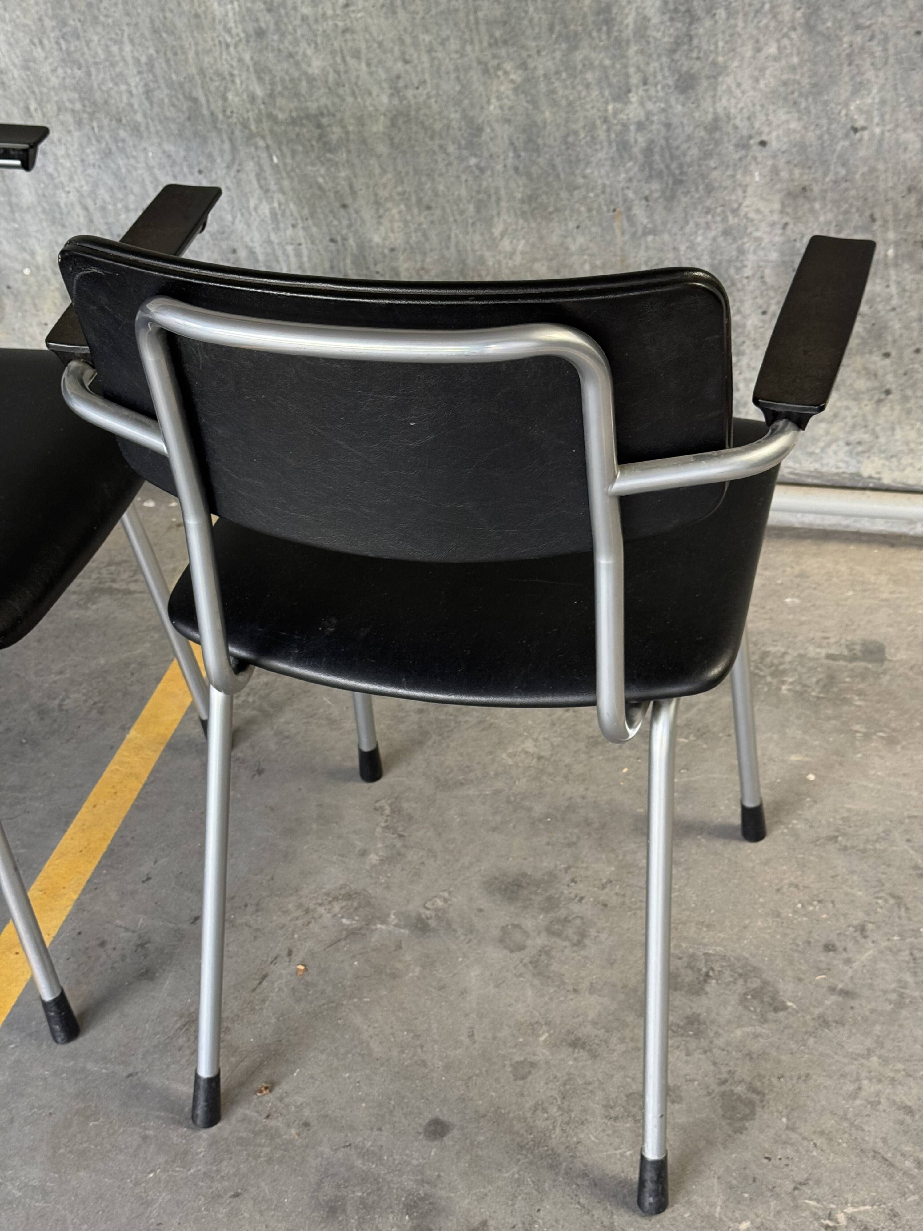Paire de chaises de salle à manger Gispen
