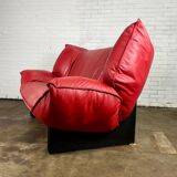 Leolux Tango sofa in cherry red color