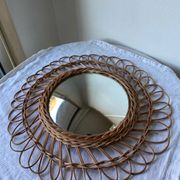 Miroir de sorcière en rotin vintage