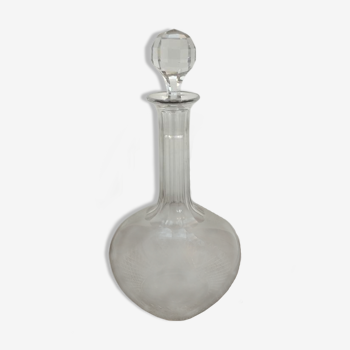 Carafe française en verre ciselé