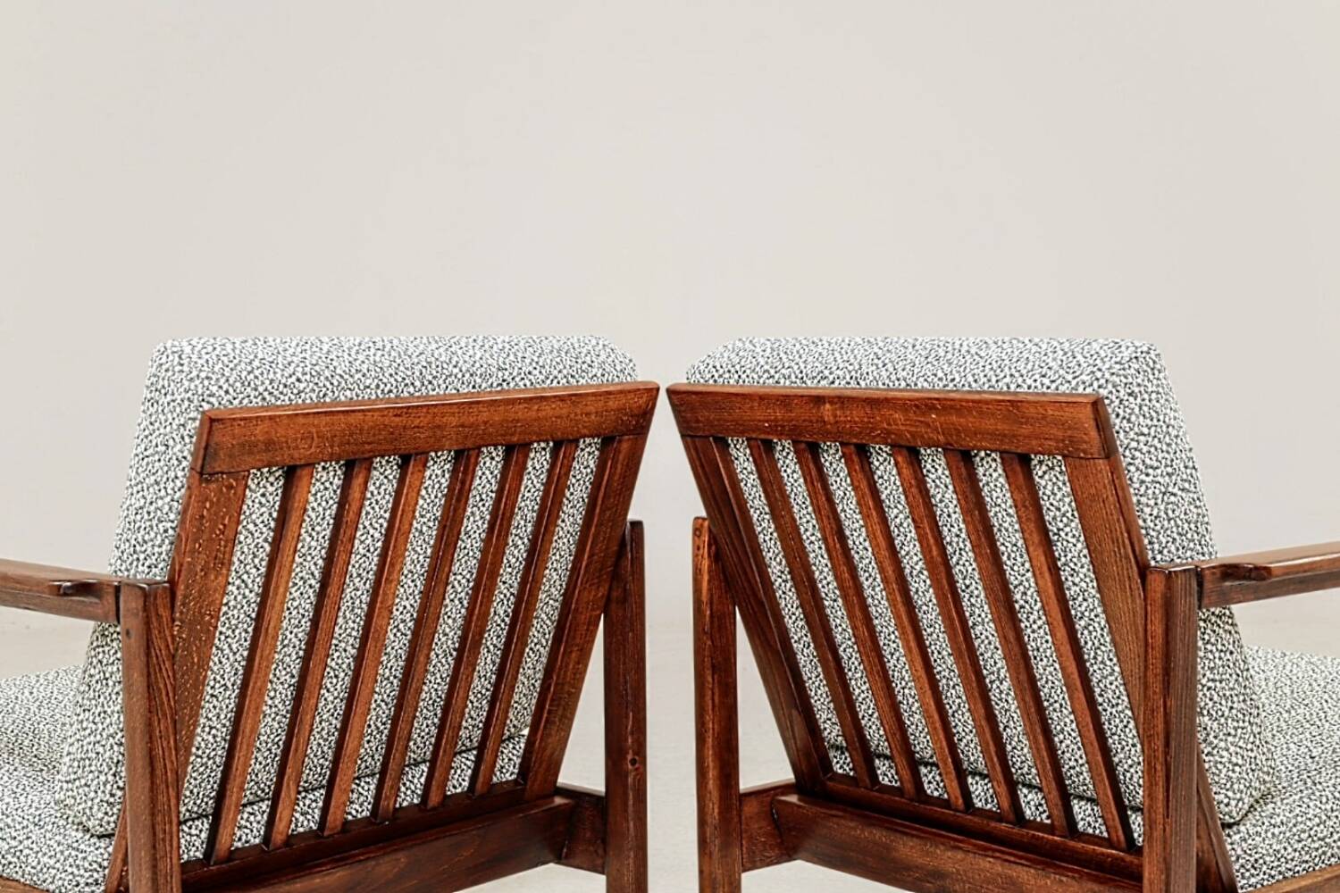 Paire de fauteuils des années 1970 moderniste design