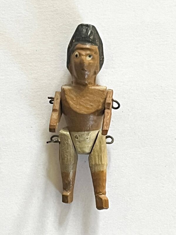 Personnage Indien en bois peint, marque française Radiguet, jouet ancien