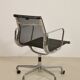 Lot de 8 fauteuils Charles et Ray Eames par Vitra modèle EA 117