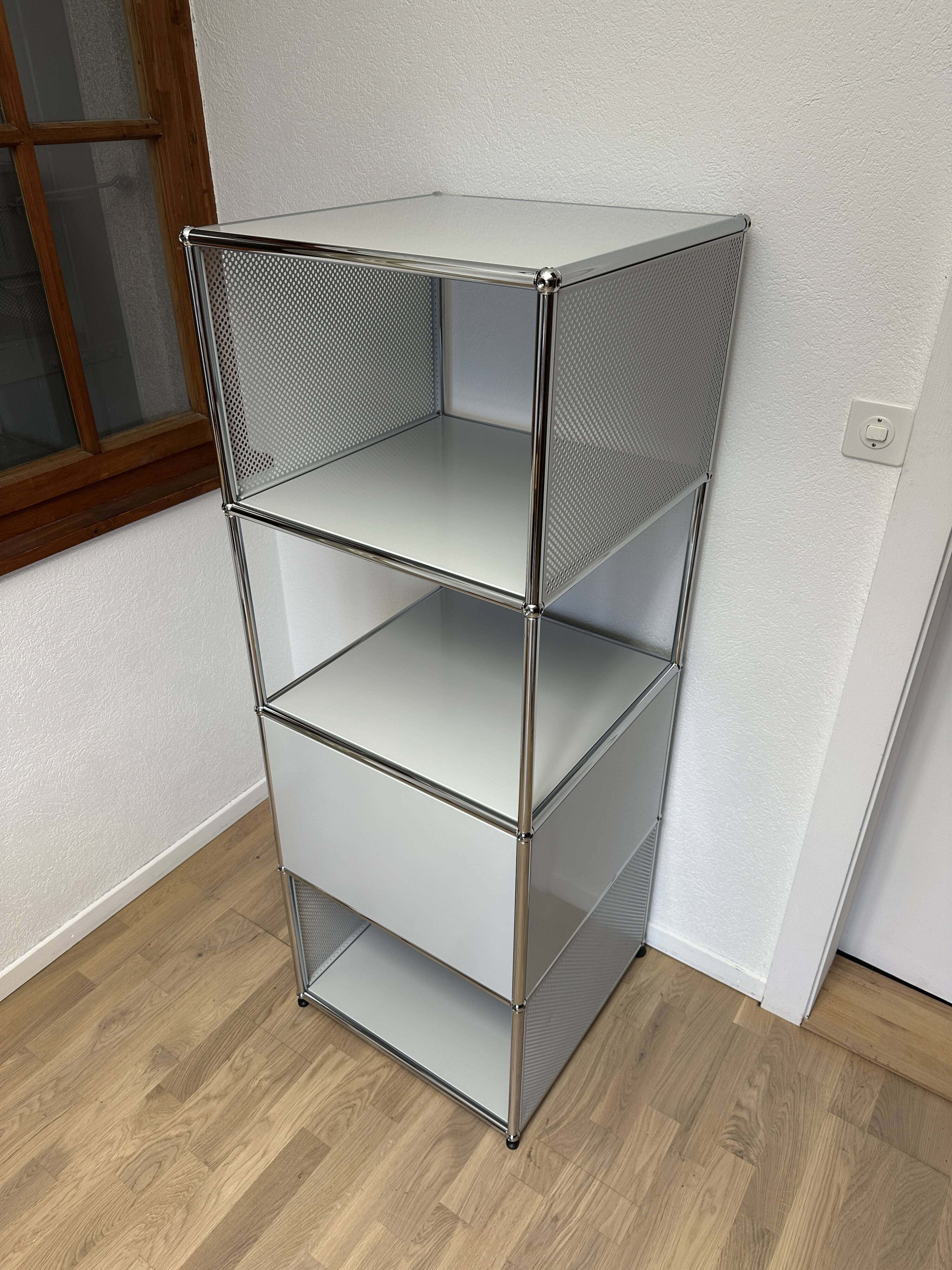 USM Haller shelf in light grey