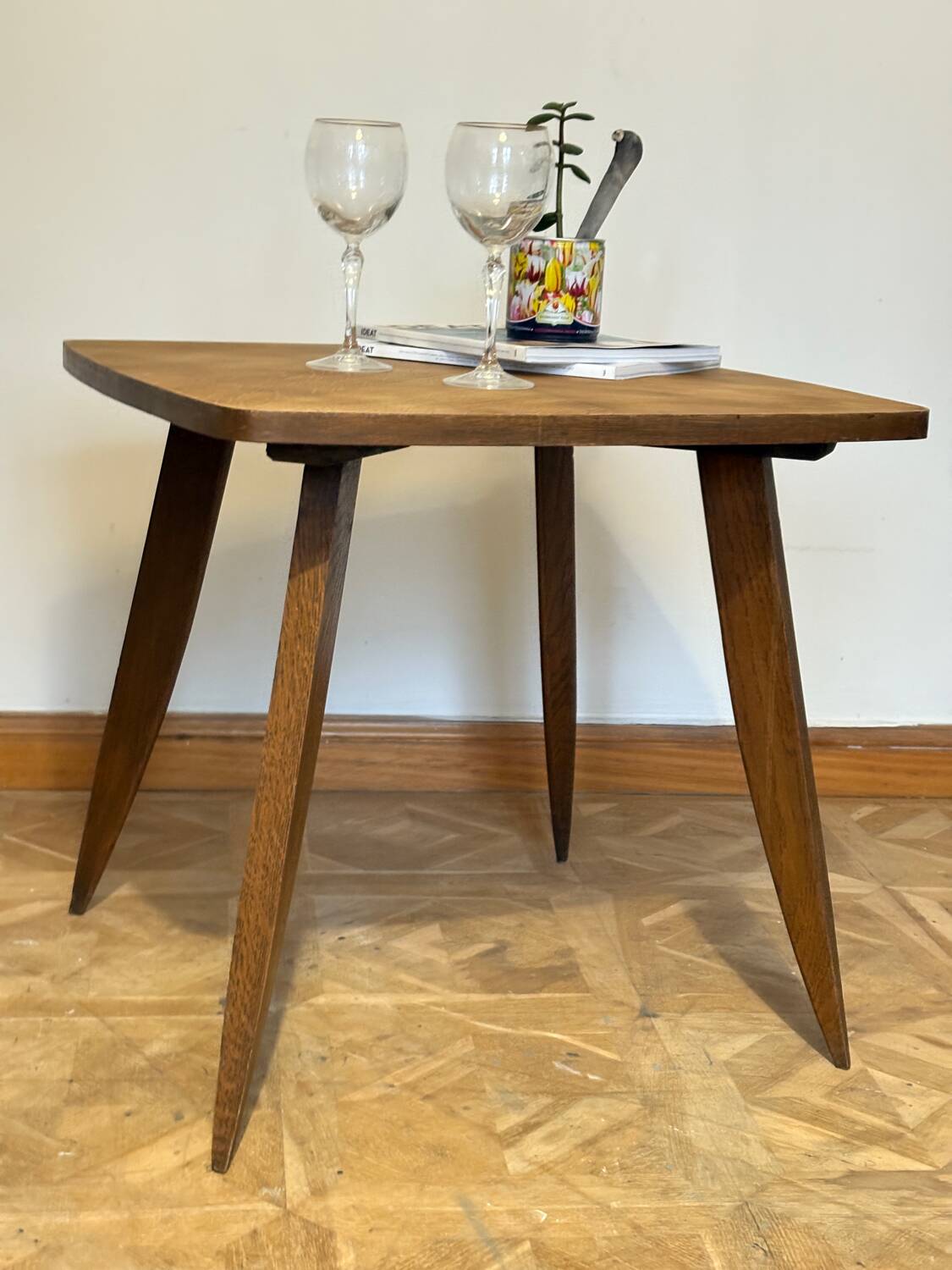 Coffee table with tapered legs
