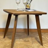 Coffee table with tapered legs