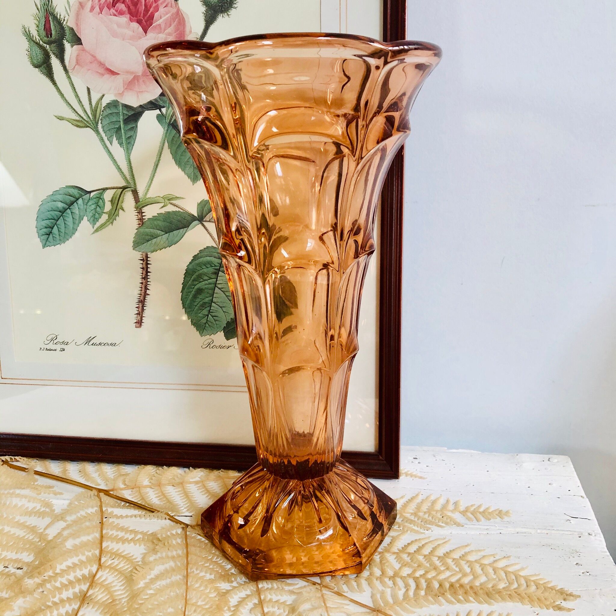 Pink vase 30s