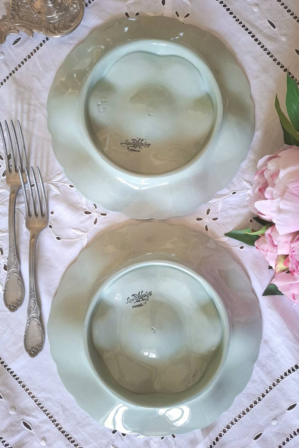 Assiettes à huîtres anciennes en faïence