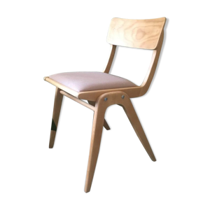 Chaise polie « Chaise Boomerang »