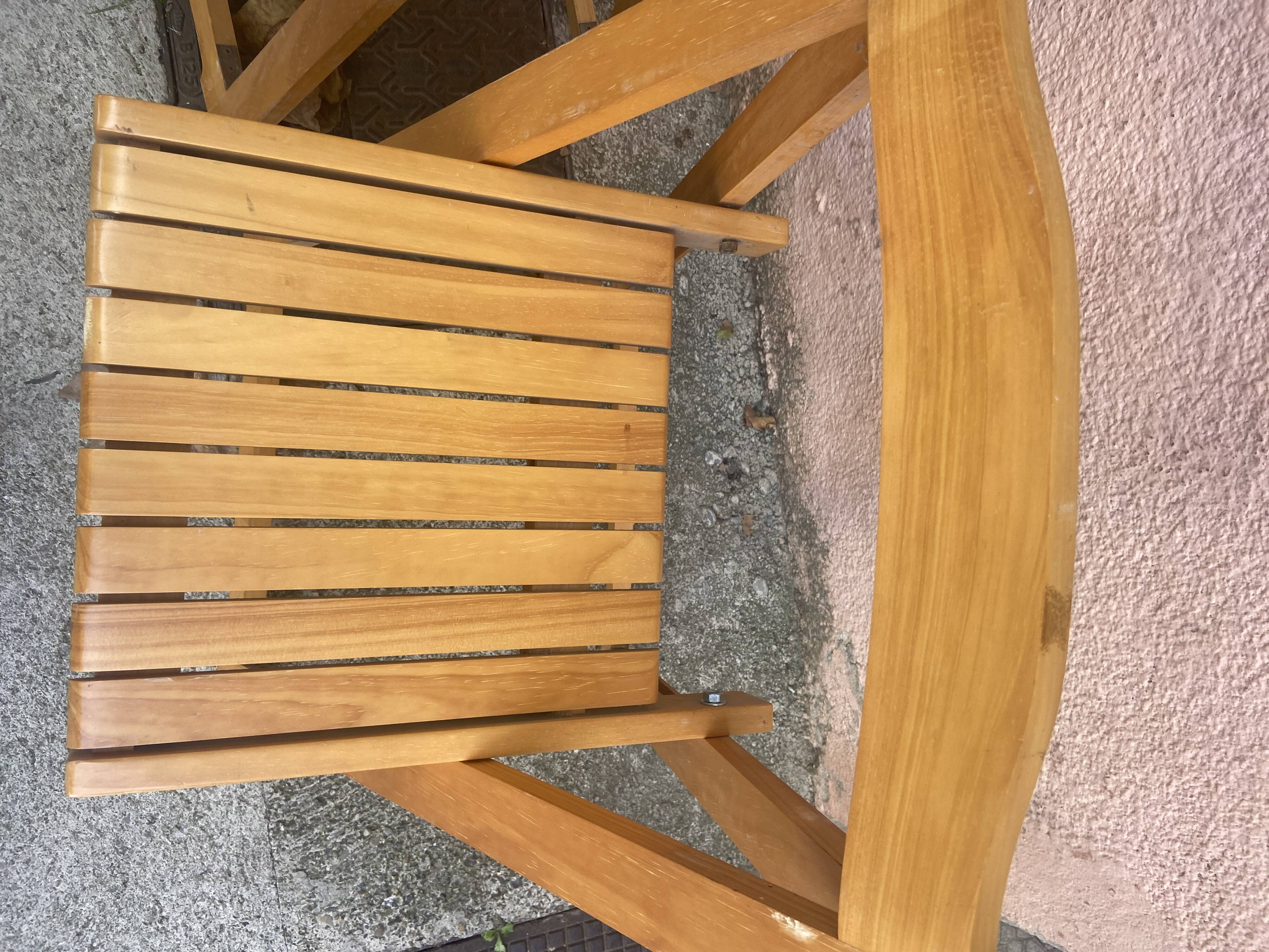 Series of 4 vintage wooden folding chairs