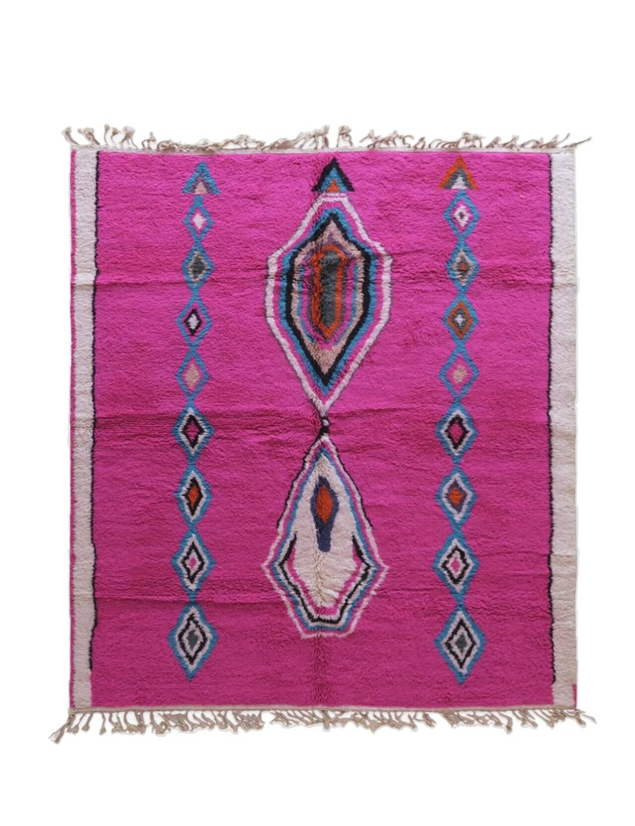 Traditional hand-woven wool Berber rug in pink, size 150 x 250