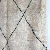 Moroccan Berber carpet Beni Ouarain with black diamonds 3,05x2.09m