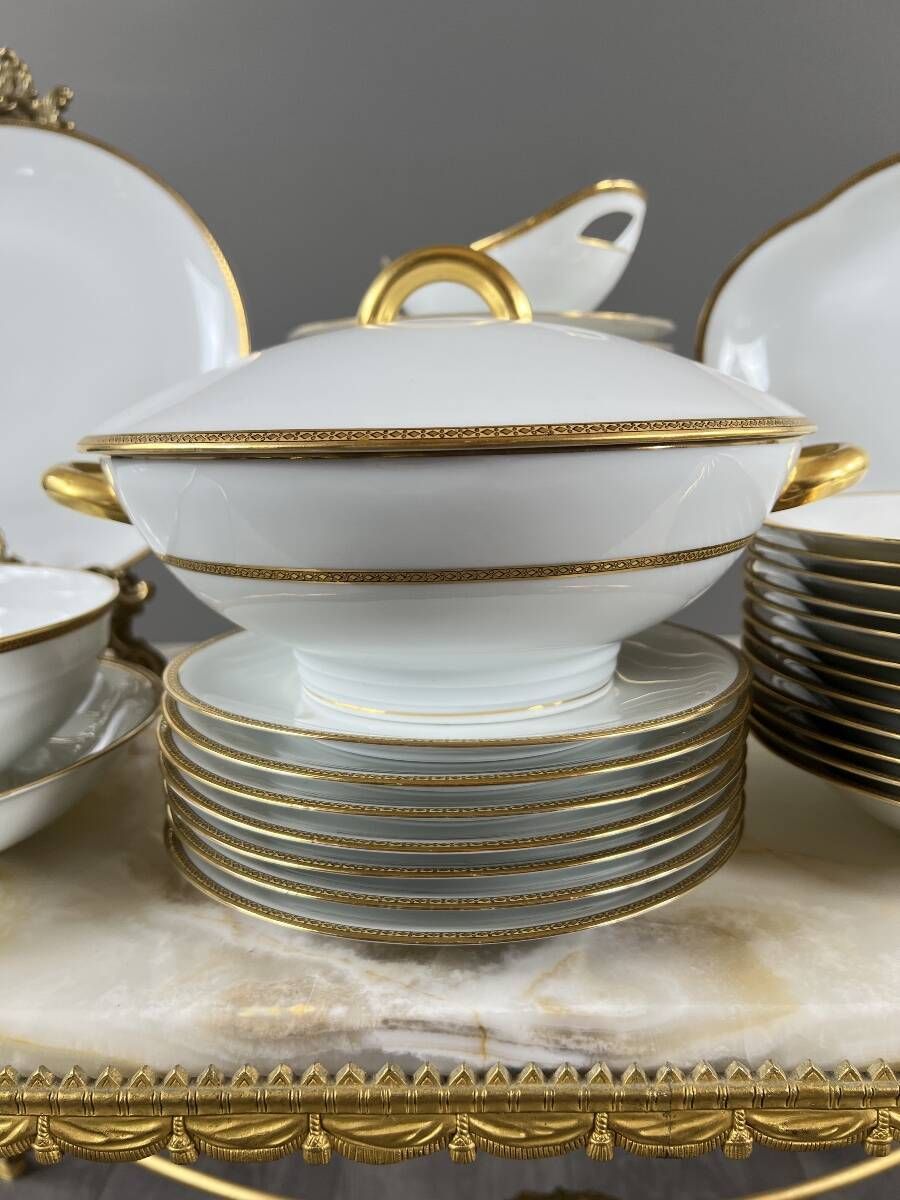 45-piece table service in Limoges porcelain, 20th century